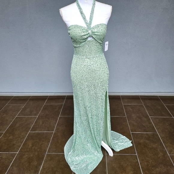 Windsor ✦ Mint Sequin Halter Gown ✦ Keyhole Cutout w/ High Slit & Built-In Bra S - Picture 3 of 17